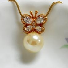 蝴蝶造型珍珠金色项链